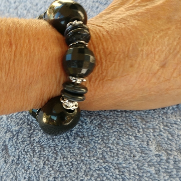 3/$15.🩸Bracelet with Black Art Acrylic Beads No Metal - Picture 6 of 8